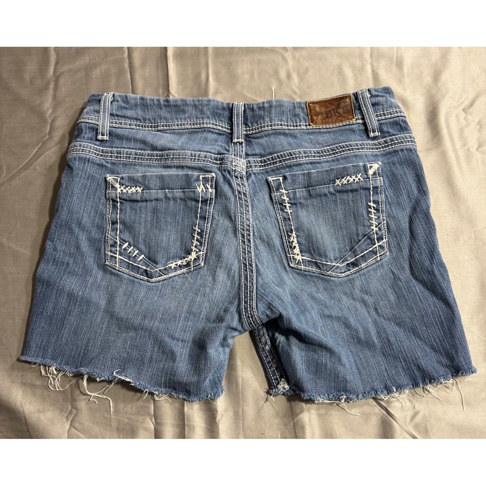 BKE Payton Denim Shorts Medium Wash Raw Hem Contrast Stitch Size 31L - Picture 3 of 6